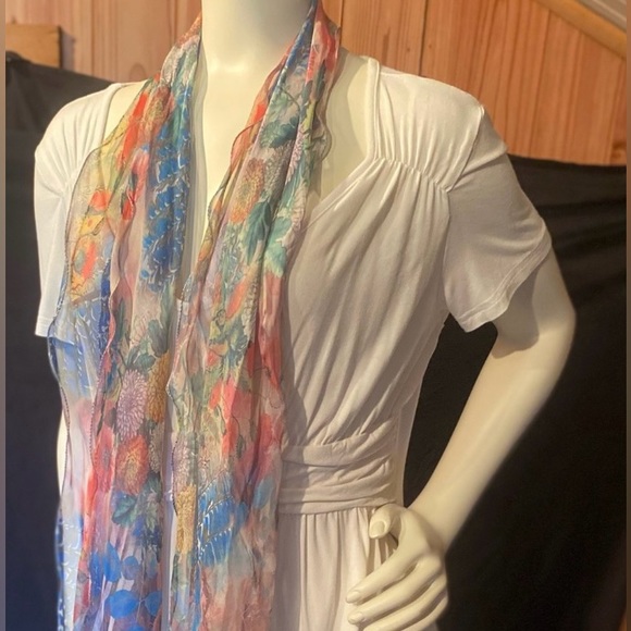 ***BUNDLE****- (5) ladies scarves 🧣 - Picture 3 of 16